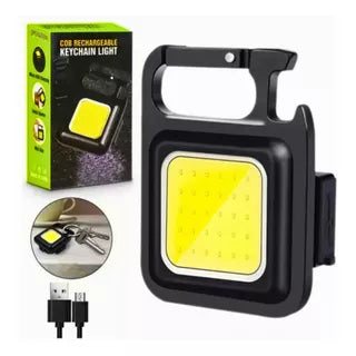 FlashDock™ – Mini Linterna Recargable con Llavero y Base Magnética