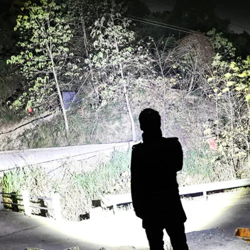 Linterna Táctica Titanium™.