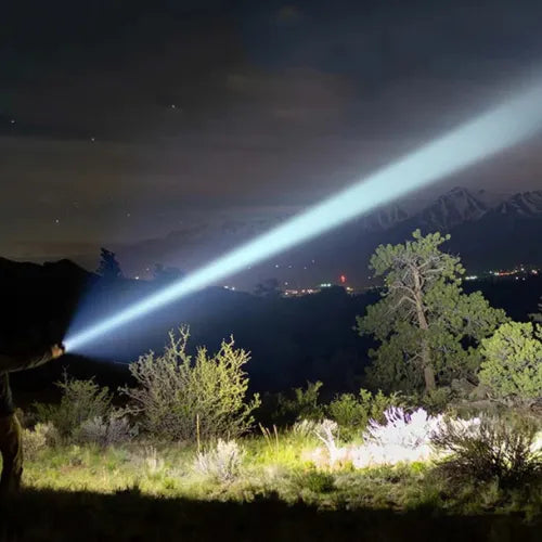 Linterna Táctica Titanium™.