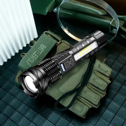 Linterna Táctica Titanium™.